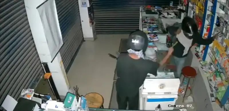 വൈക്കത്ത് മൊബൈൽ ഷോപ്പ് കുത്തിതുറന്ന് 5 ലക്ഷം രൂപയുടെ മോഷണം: 4 പേർ പിടിയിൽ