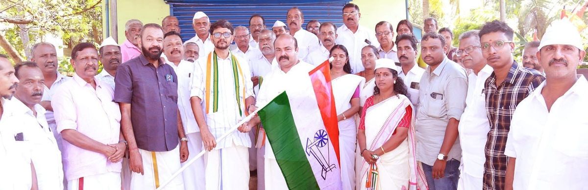 തെരെഞ്ഞെടുപ്പിനെ  മുന്നില്‍ കണ്ട് മുഖ്യമന്ത്രിയുടെ പൊള്ളയായ വാഗ്ദാനങ്ങള്‍ - ജി. ഗോപകുമാര്‍