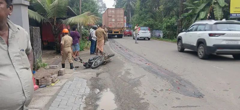 സ്‌കൂട്ടർ അപകടത്തിൽ വീട്ടമ്മയ്ക്ക് ദാരുണാന്ത്യം