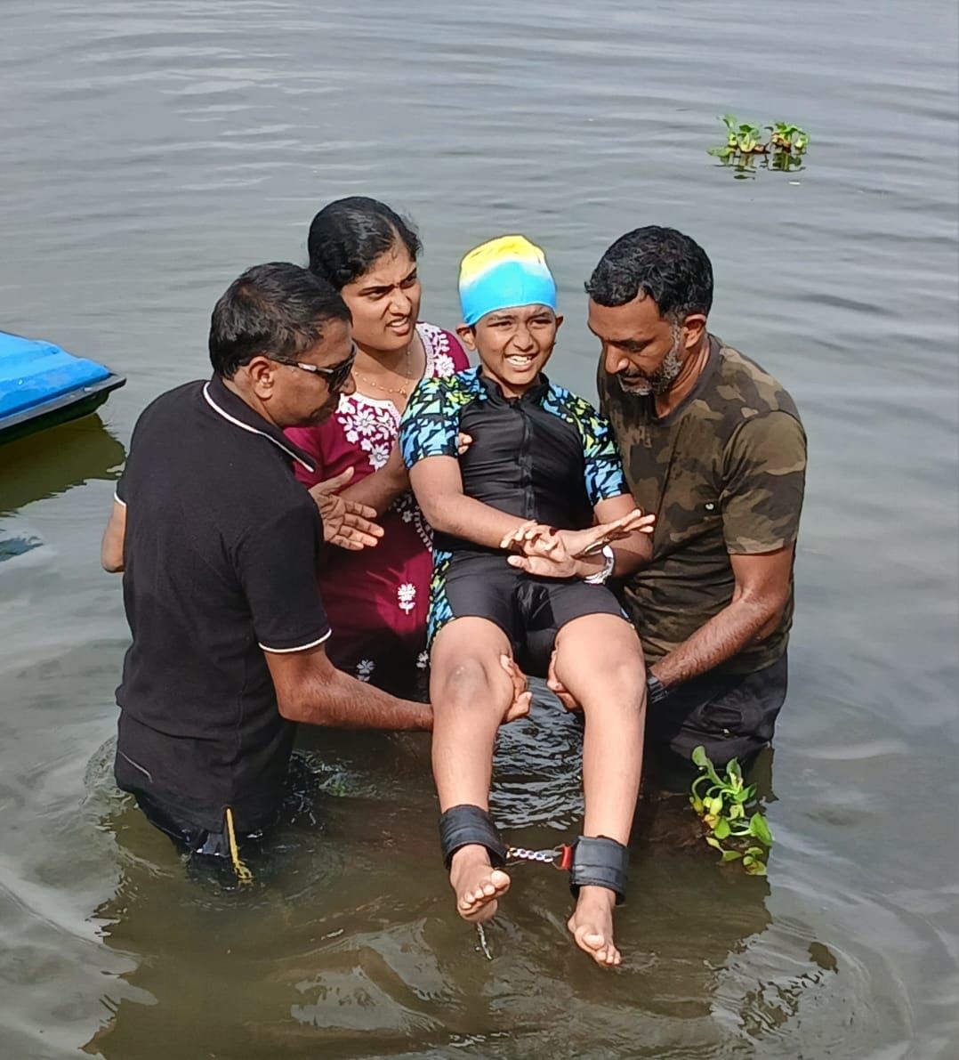 വേമ്പനാട്ടുകായൽ നീന്തി വേൾഡ് വൈഡ് ബുക്ക് ഓഫ് റെക്കാർഡ്സിൽ ഇടംനേടി ഒൻപതുകാരൻ