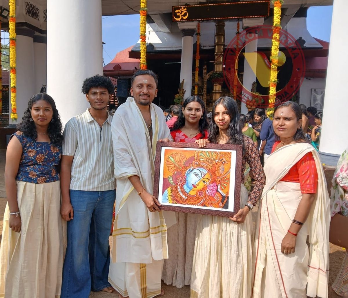 ശ്രീ മഹാദേവന് അർദ്ധനാരീശ്വര ചിത്രം സമർപ്പിച്ച് കണ്ണൂർ സ്വദേശി വേദ