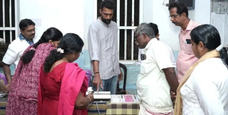 വൈക്കത്ത് വിവിധ സ്ഥലങ്ങളിൽ വോട്ടിംഗ് യന്ത്രങ്ങൾ പണിമുടക്കി