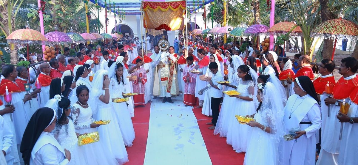 പ്രാര്‍ത്ഥനയുടെ പുണ്യമായി ദിവ്യകാരുണ്യ പ്രദക്ഷിണം