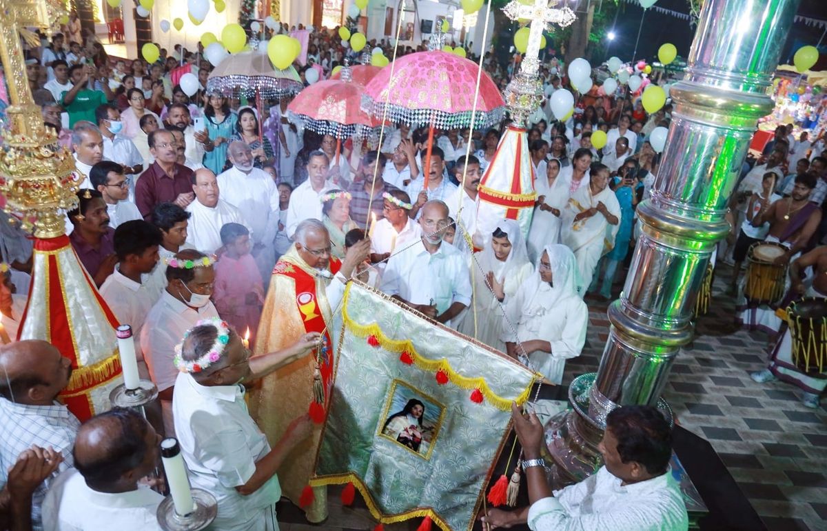 ഉല്ലല ലിറ്റില്‍ ഫ്ലവർ ദേവാലത്തില്‍ തിരുനാളിന് കൊടിയേറി