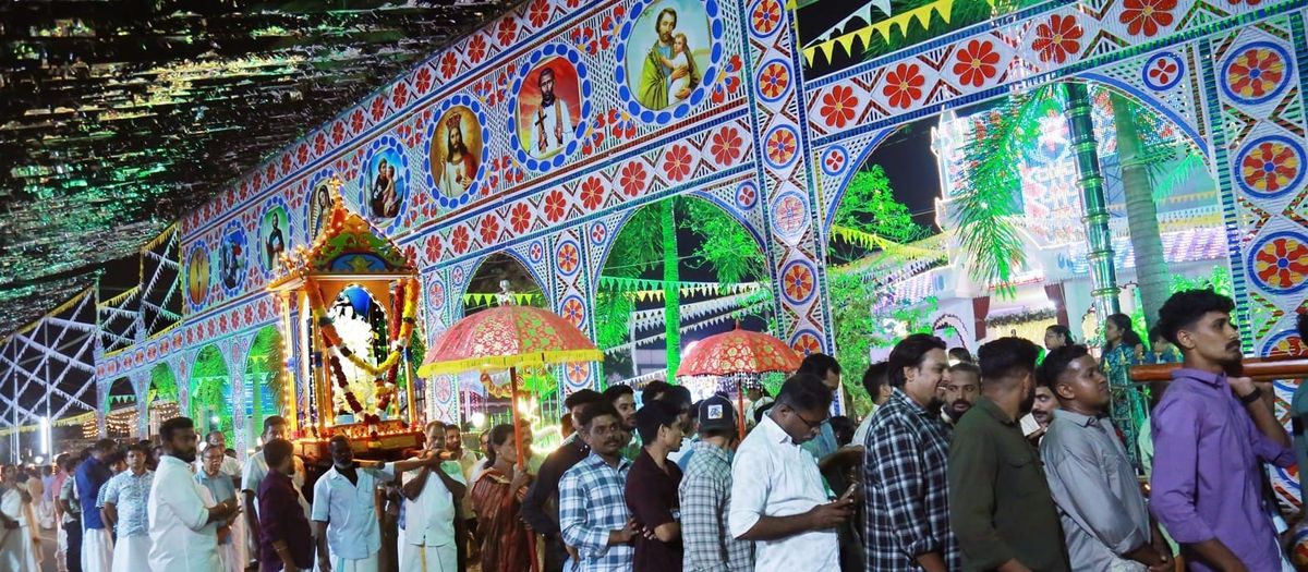 ഉല്ലല ലിറ്റില്‍ ഫ്ലവർ ദേവാലയത്തില്‍ തിരുനാള്‍ പ്രദക്ഷിണം ഭക്തി നിര്‍ഭരം