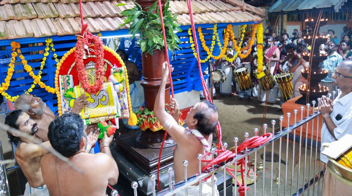 കൂട്ടുമ്മേൽ ഭഗവതി ക്ഷേത്രത്തിൽ  കൊടിയേറി