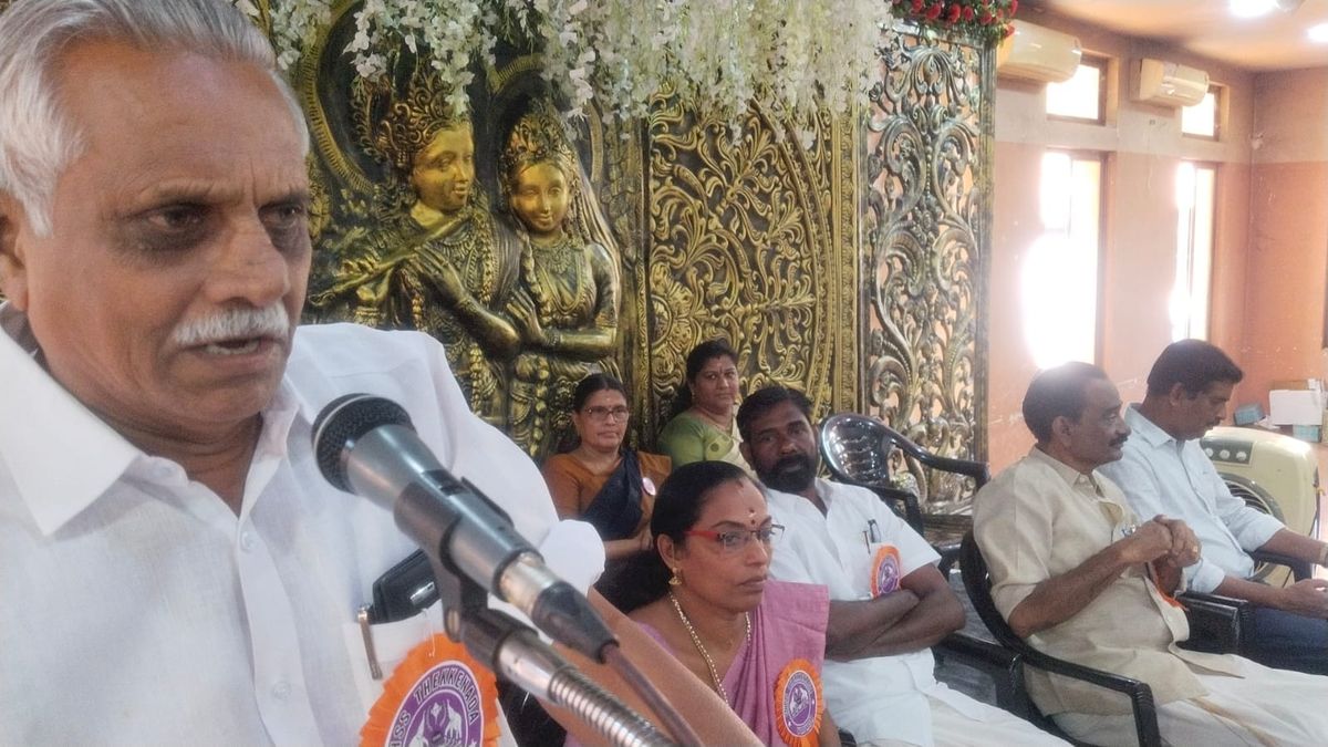 സ്കൂൾ വാർഷിക ആഘോഷവും യാത്രയയപ്പ് സമ്മേളനവും