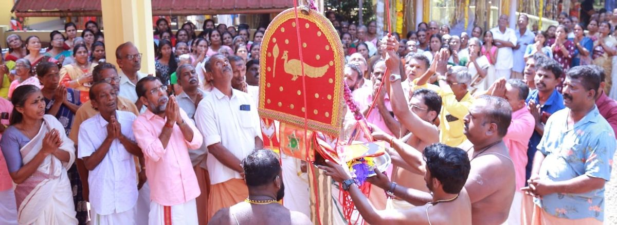 വാഴേകാട് ശ്രീനാരായണ സുബ്രഹ്‌മണ്യ ക്ഷേത്രത്തില്‍ കൊടിയേറി