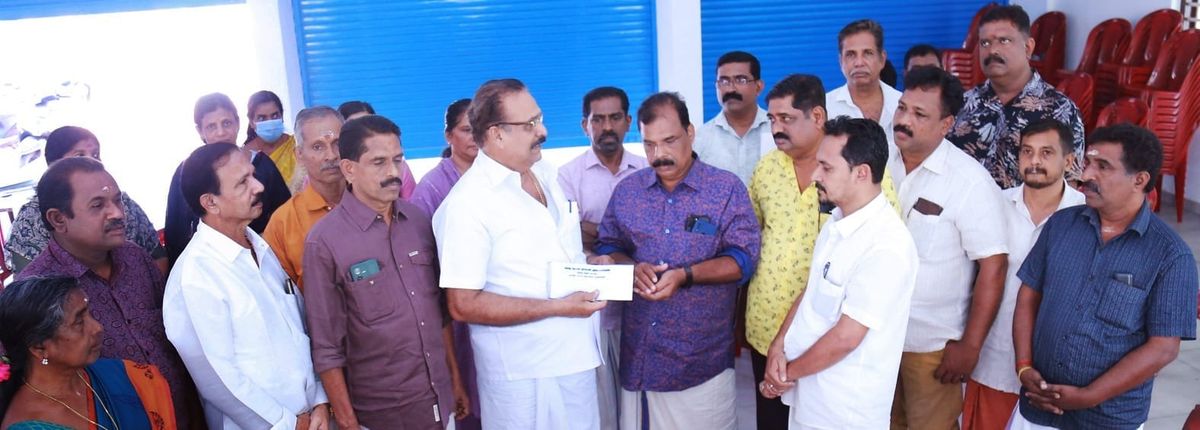 ആക്രികട കത്തി നശിച്ച ഉടമയ്ക്ക് കൈത്താങ്ങായി വ്യാപരി വ്യവസായി ഏകോപന സമിതി