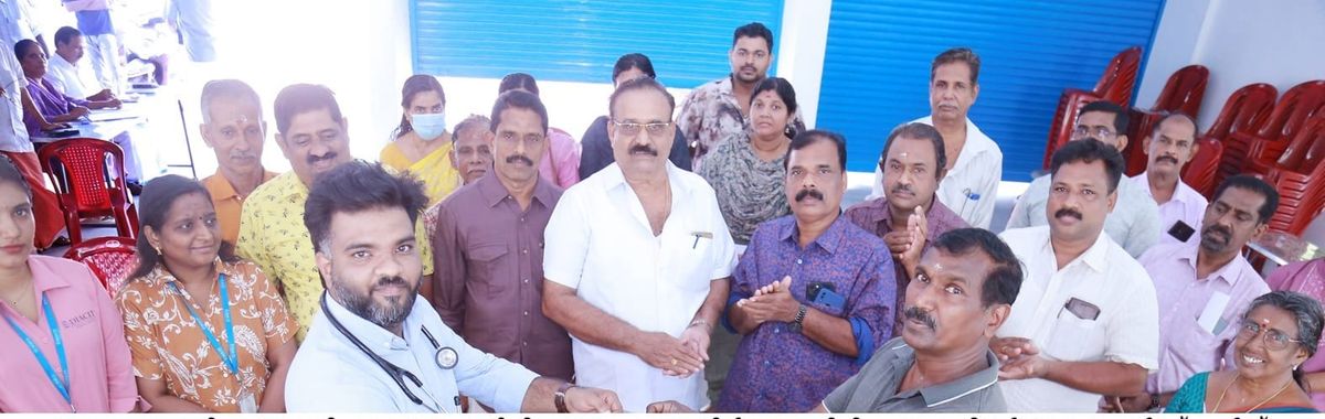 വ്യാപാരികള്‍ക്ക് ഹെല്‍ത്ത് കാര്‍ഡുകള്‍ വിതരണം ചെയ്തു