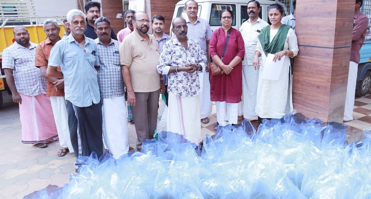 ഫിഷറീസ് വകുപ്പ് മത്സ്യകര്‍ഷകര്‍ക്ക് മത്സ്യകുഞ്ഞുങ്ങളെ വിതരണം ചെയ്തു