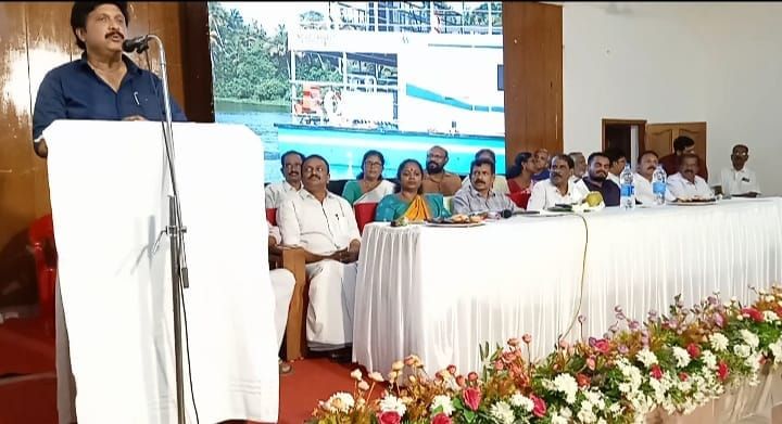 കായലിലെ പ്ലാസ്റ്റിക് മാലിന്യം ജലഗതാഗത വകുപ്പ് ജീവനക്കാർ നീക്കും: മന്ത്രി ഗണേഷ് കുമാർ