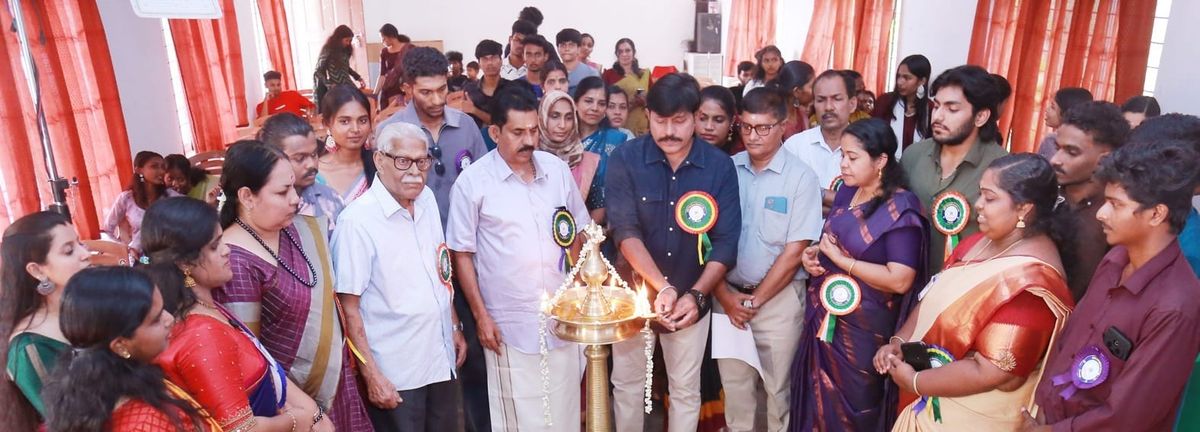 വിദ്യാര്‍ത്ഥികള്‍ കാലത്തിനൊത്ത വിദ്യാഭാസ രീതി സ്വായത്തമാക്കണം