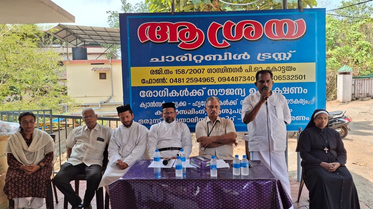 ആശ്രയയിൽ ഡയാലിസിസ് കിറ്റ് വിതരണവും ചികിത്സാ ധനസഹായവും നൽകി