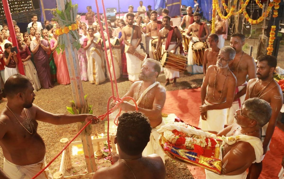 ഉദയനാപുരം ശ്രീകൃഷ്ണപുരം ശ്രീകൃഷ്ണ സ്വാമി ക്ഷേത്രത്തിൽ കൊടിയേറി