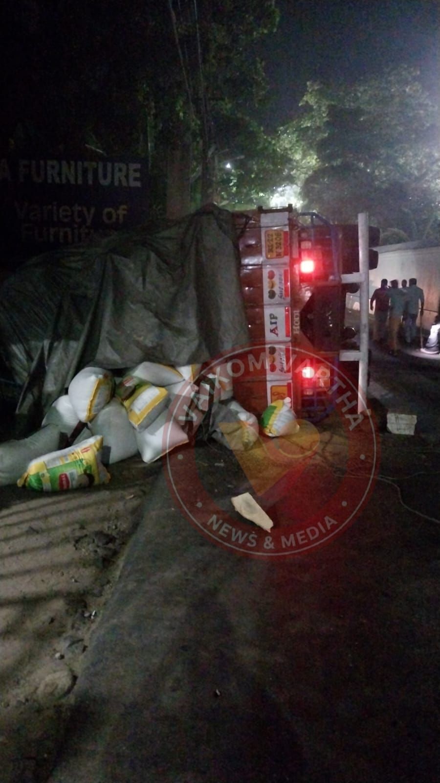 തെക്കെ നട വളവിന് സമീപം ലോറി മറിഞ്ഞു