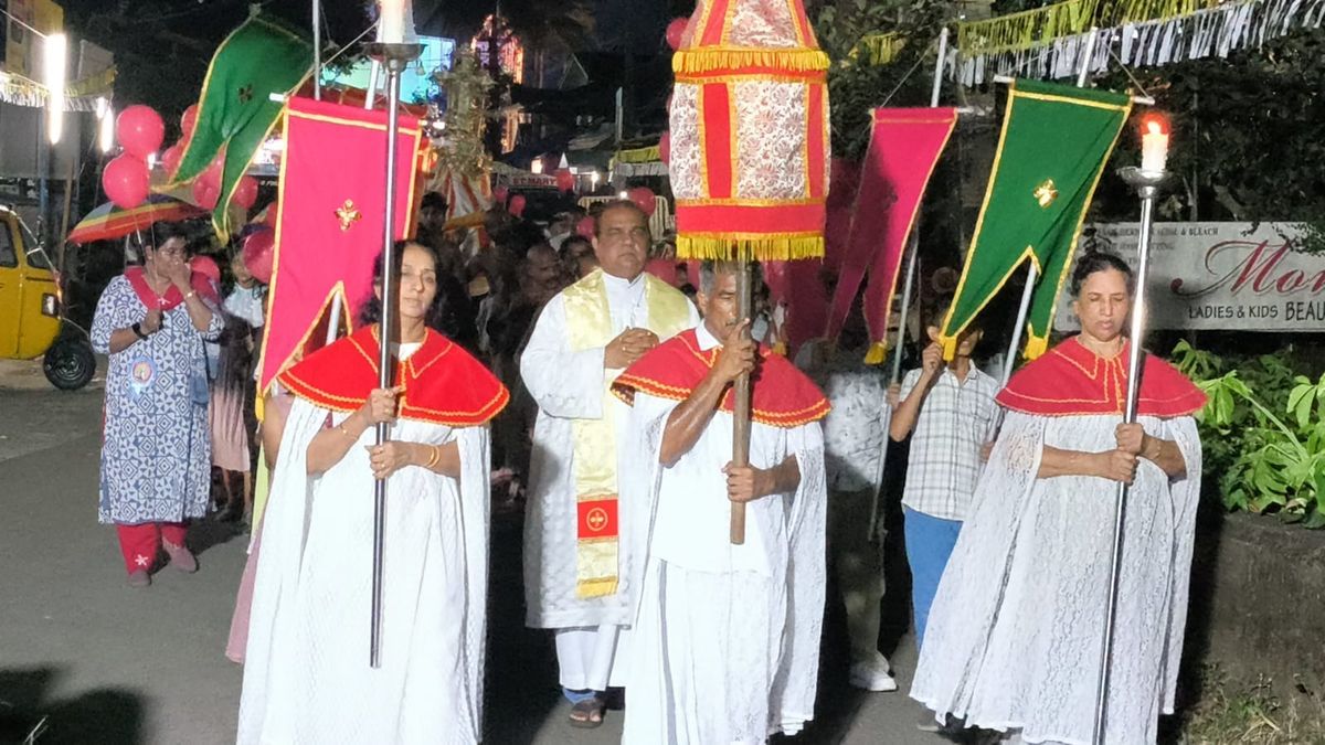 പ്രദക്ഷിണം ഭക്തി സാന്ദ്രമായി