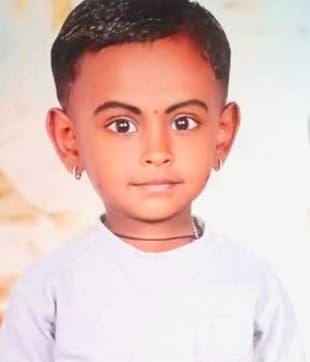 വീട്ടുമുറ്റത്ത് കളിക്കുന്നതിനിടെ പാമ്പുകടിയേറ്റ നാലുവയസുകാരി മരിച്ചു