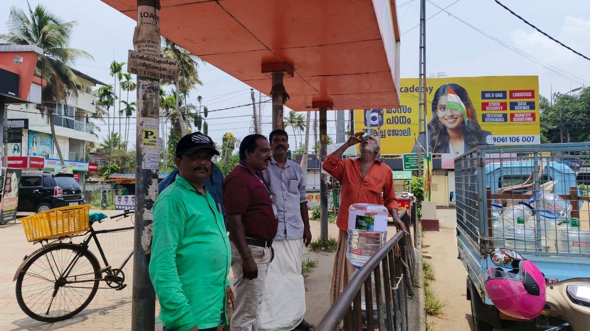 തണ്ണീർ പന്തലുകൾ സ്ഥാപിച്ചു