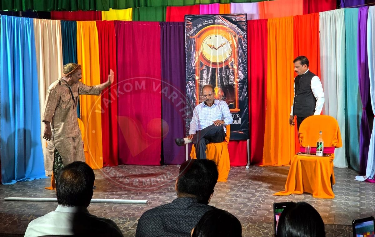 കാലത്തിന്റെ രാഷ്ട്രീയവുമായി മധു മൂർത്തി; 'ഘടികാരസൂചി നിലയ്ക്കുന്നില്ല?' ശ്രദ്ധേയമാകുന്നു