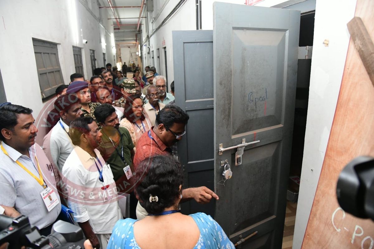 സ്‌ട്രോംഗ് റൂം തുറന്നു
