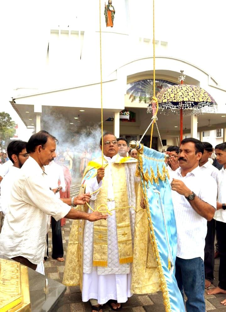 തലയോലപ്പറമ്പ് സെന്റ്‌ ജോർജ് പള്ളിയിൽ നിത്യ സഹായ മാതാവിന്റെ നൊവേന തിരുന്നാളിന് കൊടിയേറി