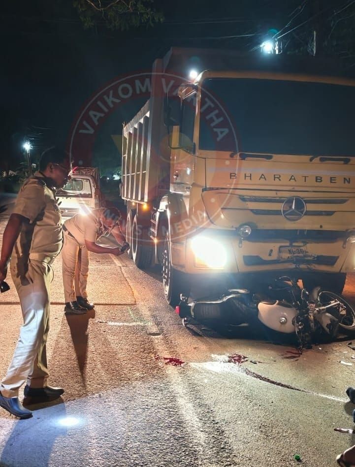 ടോറസ് ലോറിയും ബുള്ളറ്റും കൂട്ടിയിടിച്ച് യുവാവിന് ഗുരുതര പരിക്ക്