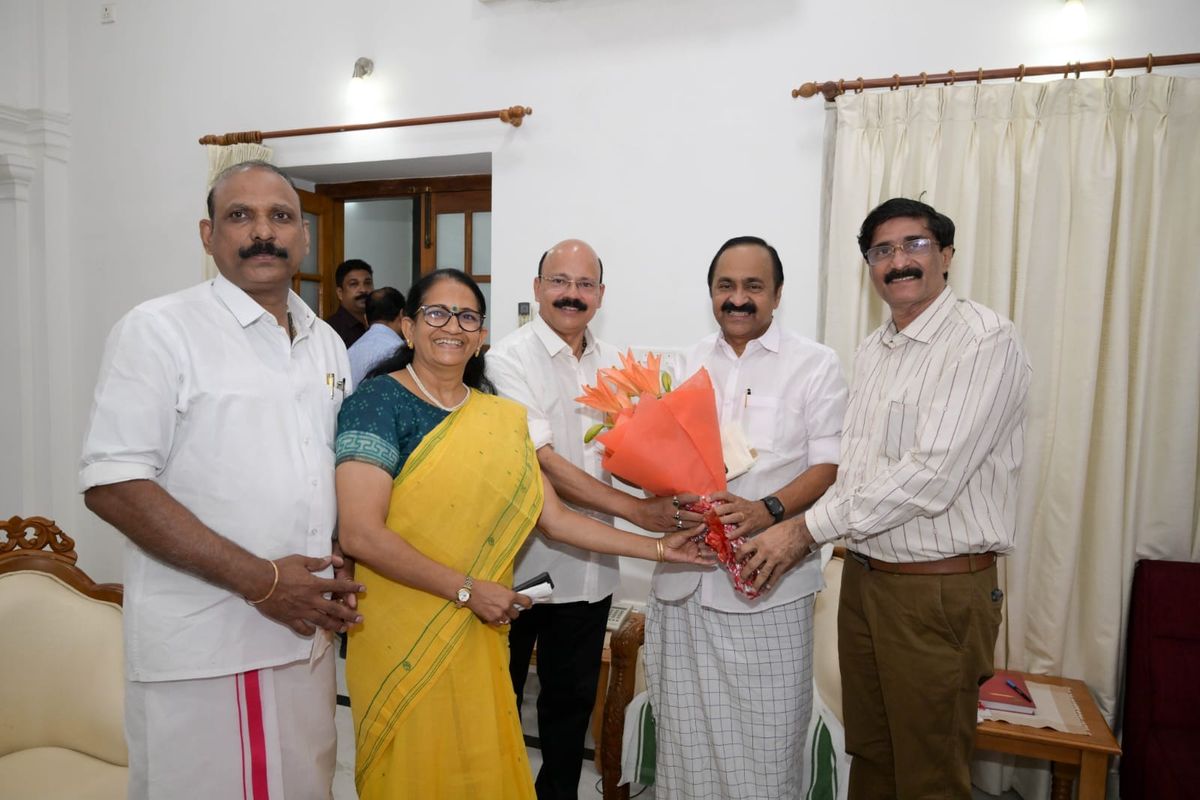 ഡൽഹി വൈക്കം സംഗമം പ്രതിനിധികൾ മുഖ്യമന്ത്രി വി.ഡി. സതീശനുമായി കൂടിക്കാഴ്ച നടത്തി