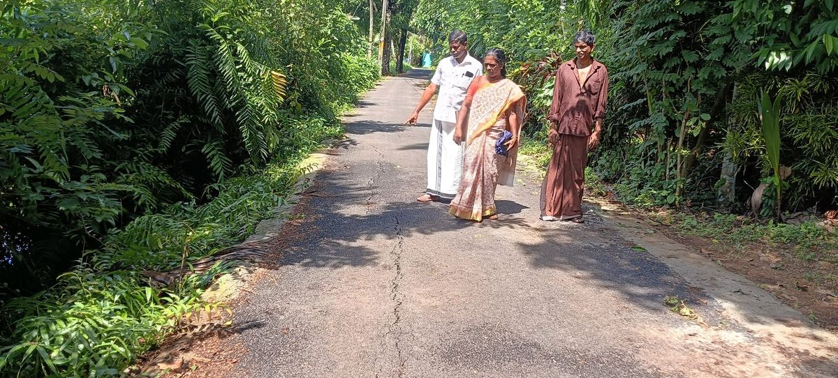 വാക്കയിൽ അരങ്കന്താനം റോഡിൽ വിള്ളൽ വീണു
