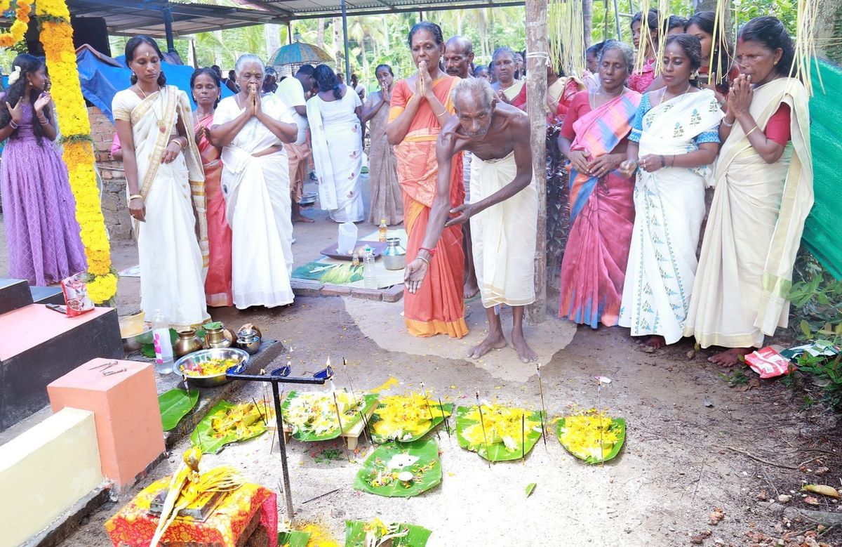 മഹാദേവനും സര്‍പ്പദേവതകള്‍ക്കും പുന: പ്രതിഷ്ഠ നടത്തി