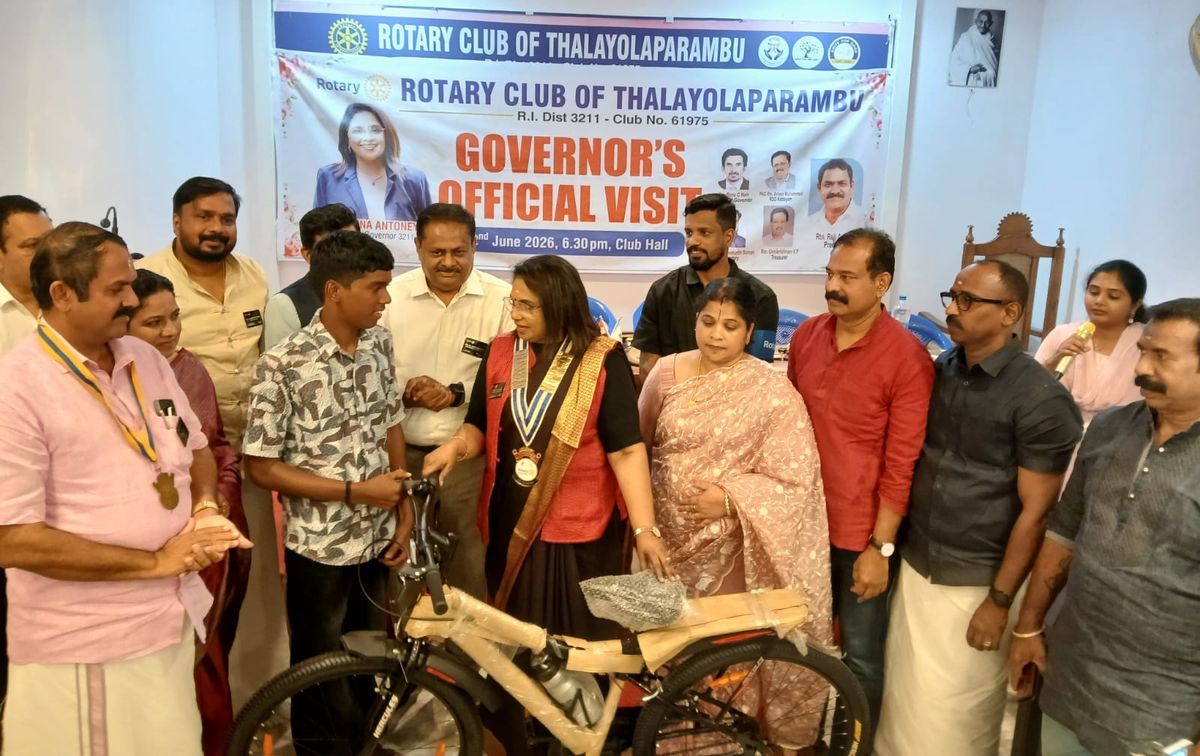 വിദ്യാർത്ഥികൾക്ക് റോട്ടറി ക്ലബ് സൈക്കിൾ വിതരണം ചെയ്തു
