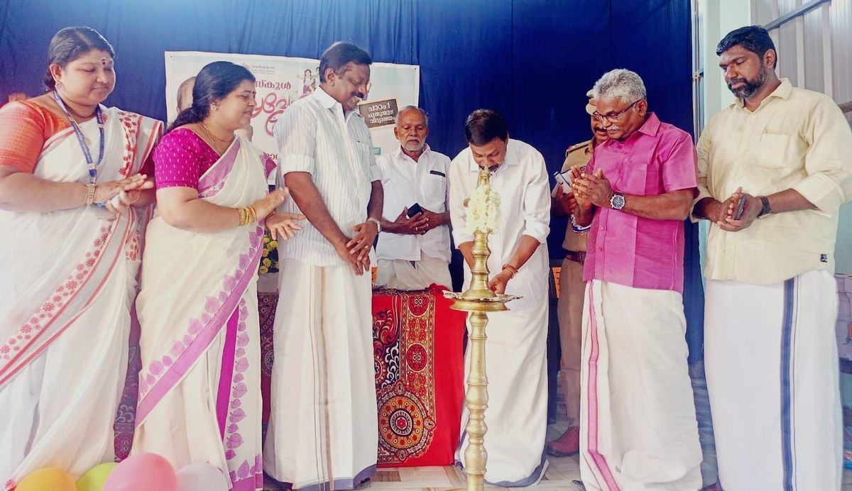 ശാന്തിനികേതൻ എൽ.പി സ്കൂളിൽ വർണ്ണാഭമായ പ്രവേശനോത്സവം നടന്നു