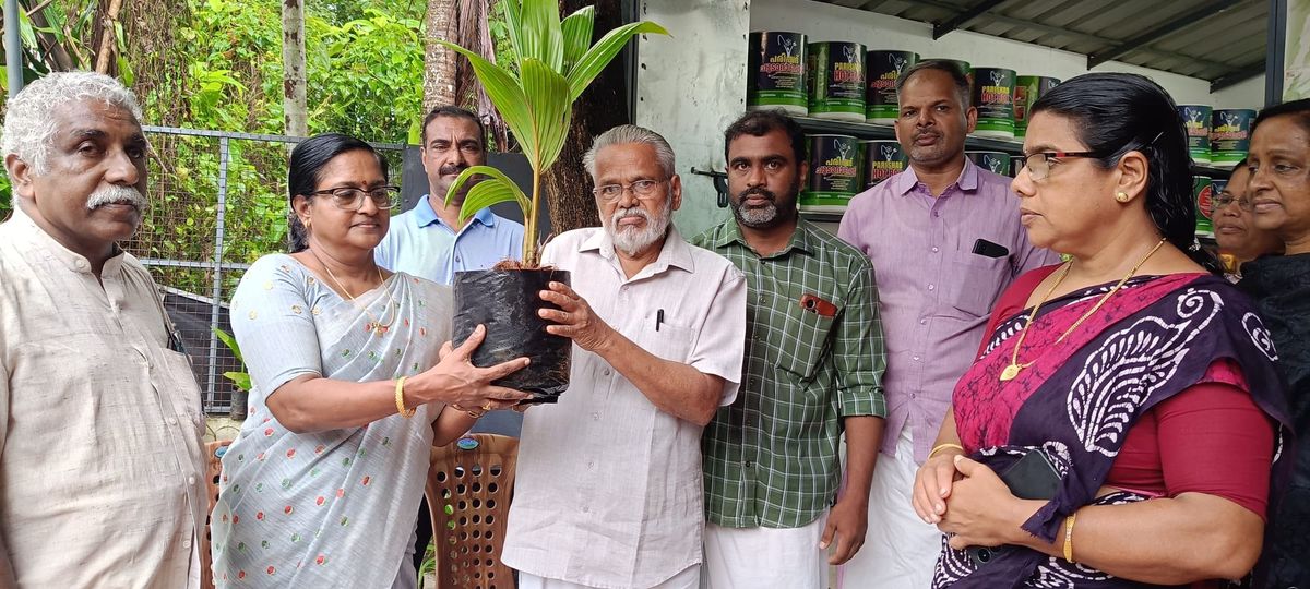 ലോക പരിസ്ഥിതി ദിനാചരണത്തോടനുബന്ധിച്ച് കർഷകരുടെ കട ആരംഭിച്ച് ടി.വി.പുരം ഗ്രാമ ശാസ്ത്ര സമിതി