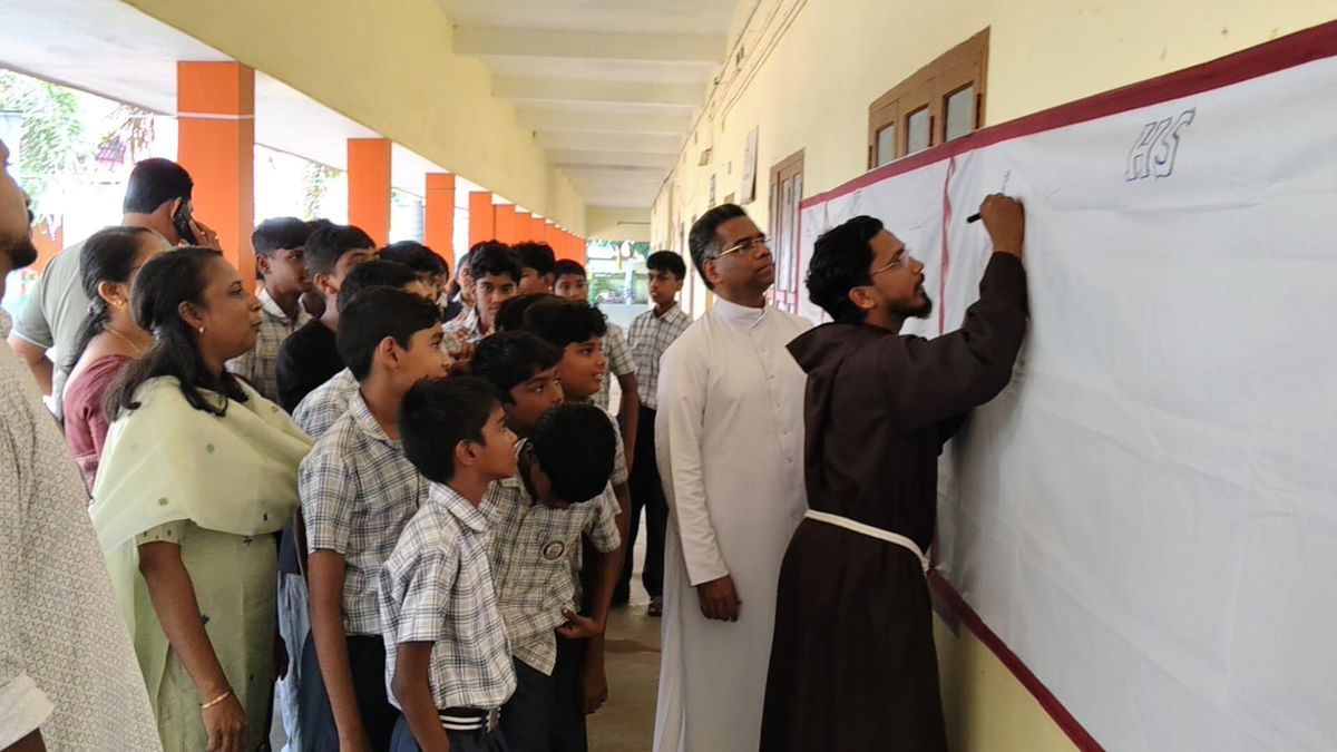 വായനദിനത്തിൽ സർഗ്ഗാത്മകതയുടെ കാൻവാസ് തീർത്ത് സെന്റ് മൈക്കിൾസ്