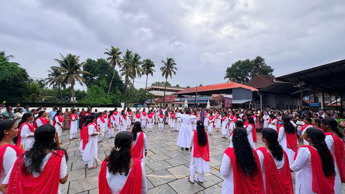 കുടവെച്ചൂർ പള്ളിയിൽ മെഗാ കോൽക്കളി നടത്തി