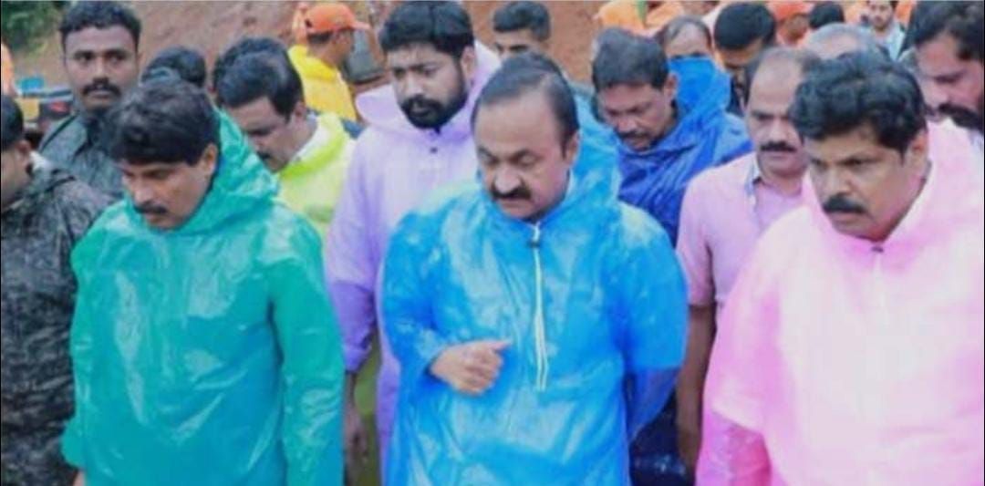 വയനാട് ദുരന്തബാധിത മേഖല സന്ദര്‍ശിച്ച് മുഖ്യമന്ത്രി വി.ഡി സതീശൻ