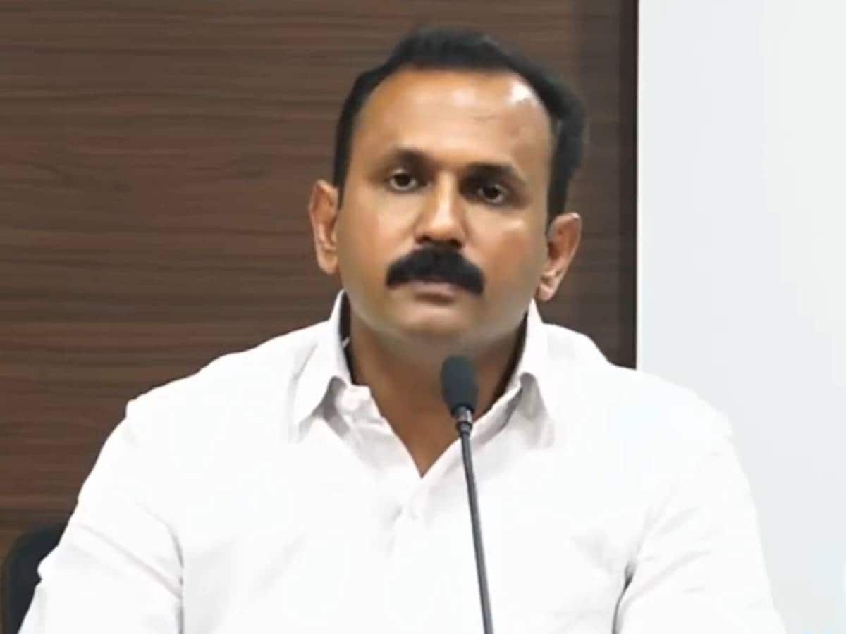 കേരള വഖഫ് ബോർഡിന്റെ പ്രവർത്തനം കേരള ഹൈക്കോടതി മരവിപ്പിച്ചു