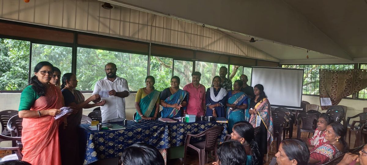 ഹരിതകർമ്മ സേനാംഗങ്ങൾക്ക് ആരോഗ്യ ഇൻഷ്വറൻസ് പോളിസികൾ വിതരണം ചെയ്തു
