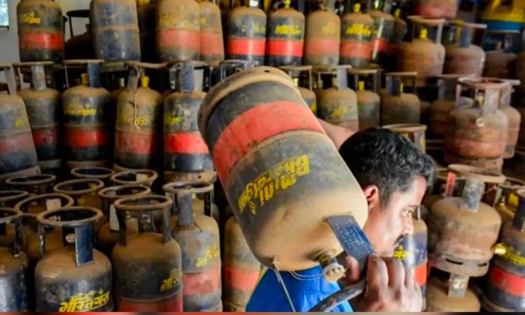 വാണിജ്യ എൽ.പി.ജി സിലിണ്ടറിന് വില കുറച്ചു
