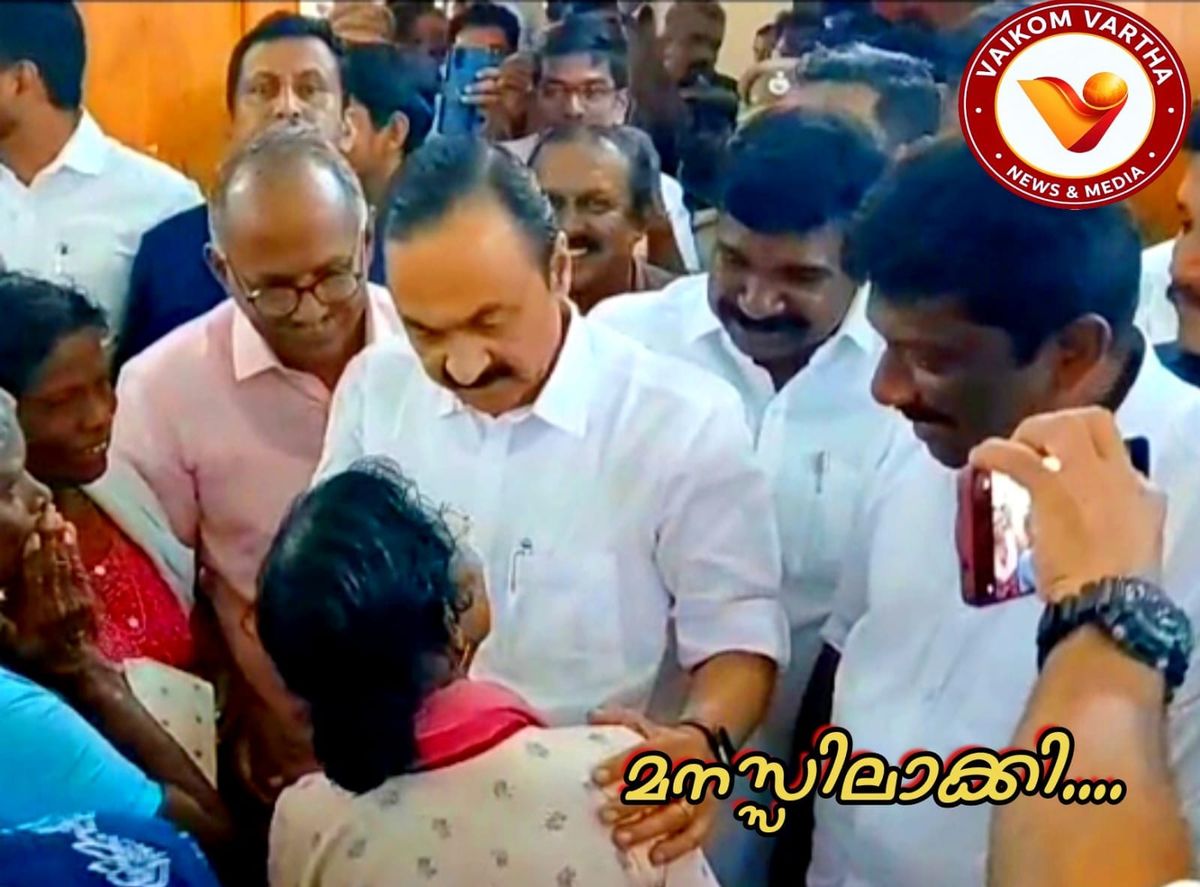 തലയോലപ്പറമ്പിലെ ദുരിതാശ്വാസ ക്യാമ്പ് മുഖ്യമന്ത്രി സന്ദർശിച്ചു