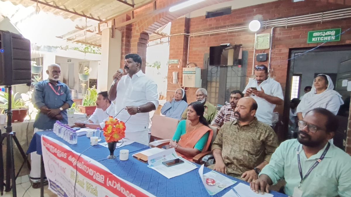 വൈക്കം ഗവൺമെന്റ് ആയൂർവേദ ആശുപത്രിയിൽ നിത്യസഹായകൻ ട്രസ്റ്റ് ഉച്ചഭക്ഷണ വിതരണം ആരംഭിച്ചു