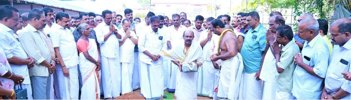 എസ്.എന്‍.ഡി.പി യോഗം വൈക്കം യൂണിയന്‍ ടൗണില്‍ നിര്‍മ്മിക്കുന്ന ഷോപ്പിംഗ് ക്ലോപ്ലക്‌സിന് ശിലയിട്ടു