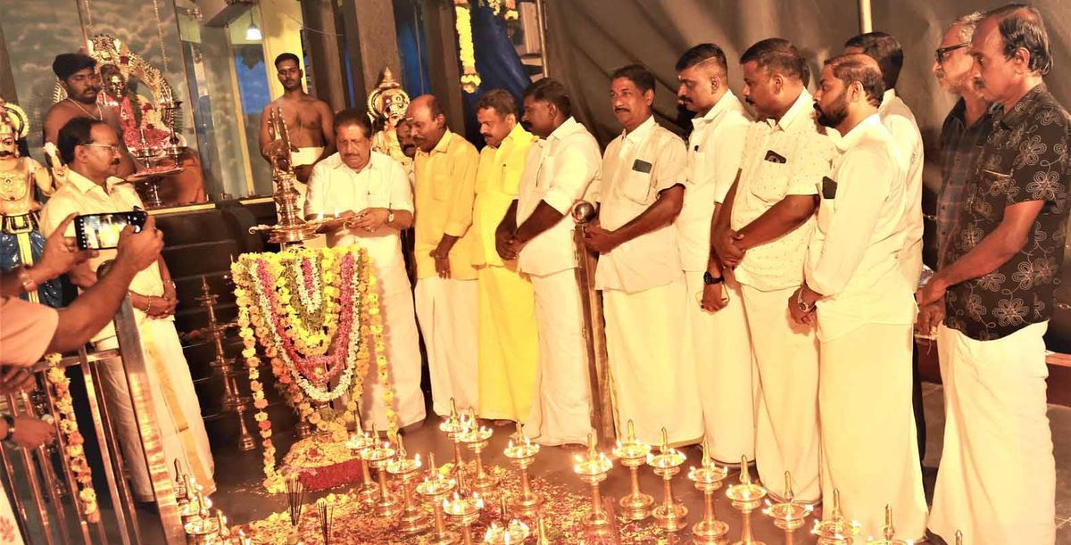 വലിയവിളക്കിന്റെ ദീപപ്രകാശനം