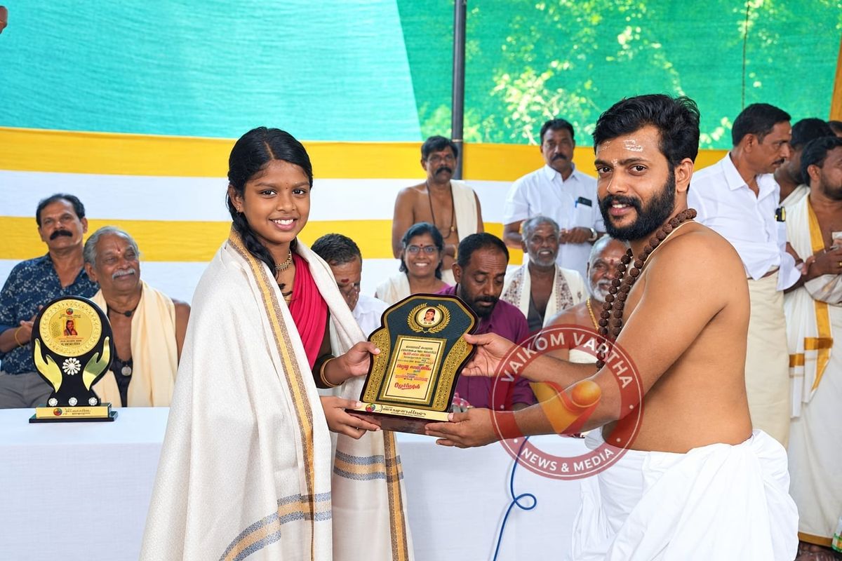 സാഹസിക നീന്തൽതാരം സൂര്യഗായത്രിക്ക് ആദരം