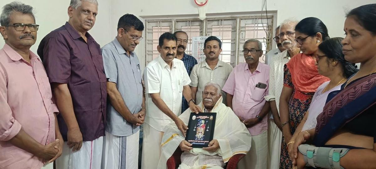വൈക്കം താലൂക്ക് എൻ.എസ്.എസ് യൂണിയന്റെ 'സ്നേഹസ്പർശം' യാത്ര