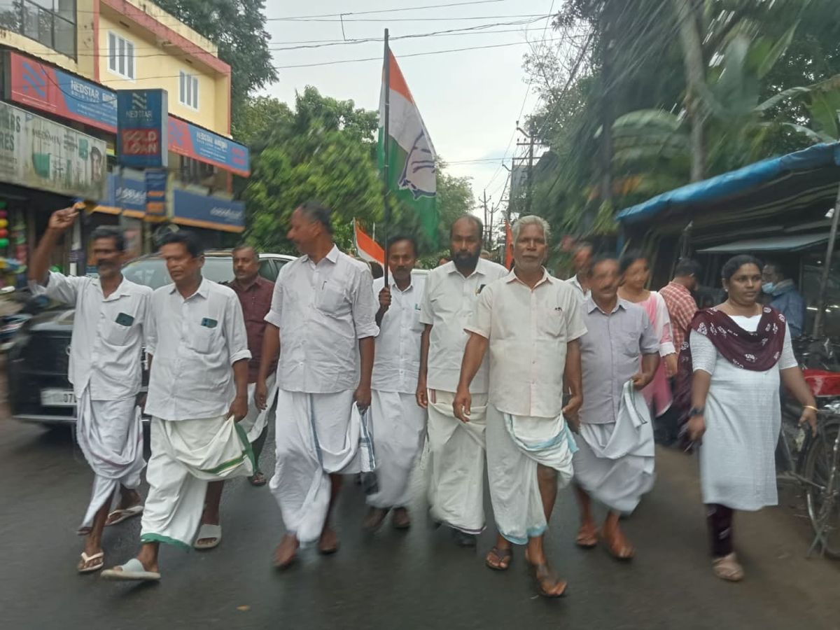 രാഹുൽ ഗാന്ധിയെ അറസ്റ്റ് ചെയ്തതിൽ പ്രതിഷേധം; മറവൻതുരുത്തിൽ കോൺഗ്രസ് പ്രകടനവും യോഗവും നടത്തി