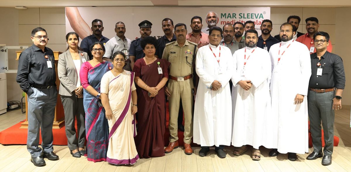 രക്തദാനം നടത്തിയ ജീവനക്കാർക്ക് മാർ സ്ലീവാ മെഡിസിറ്റിയിൽ ആദരവ്