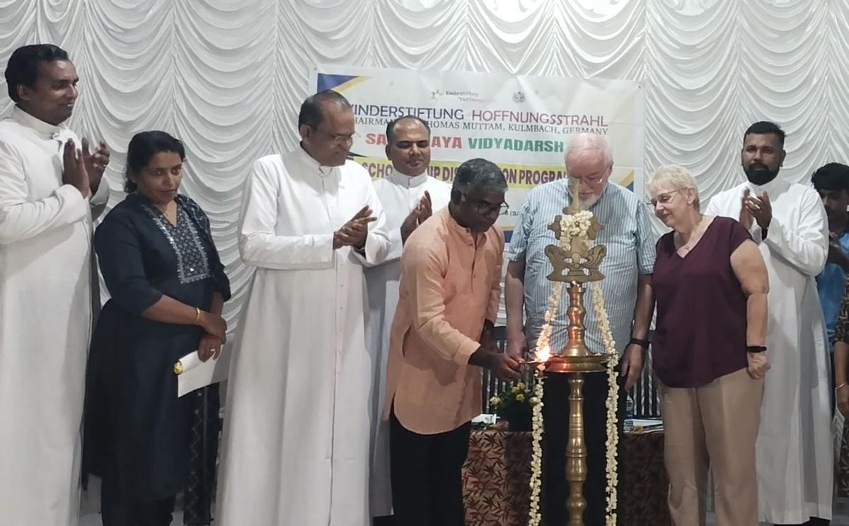 വിദ്യാദർശൻ സ്കോളർഷിപ്പുകൾ വിതരണം ചെയ്തു