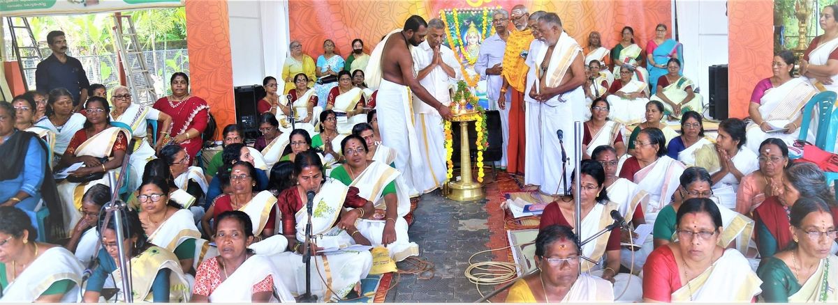 ആഞ്ജനേയമഠത്തിൽ നൂറ്റിയൊന്ന് വനിതകള്‍ പങ്കെടുത്ഥ ലളിതാ സഹസ്രനാമജപം