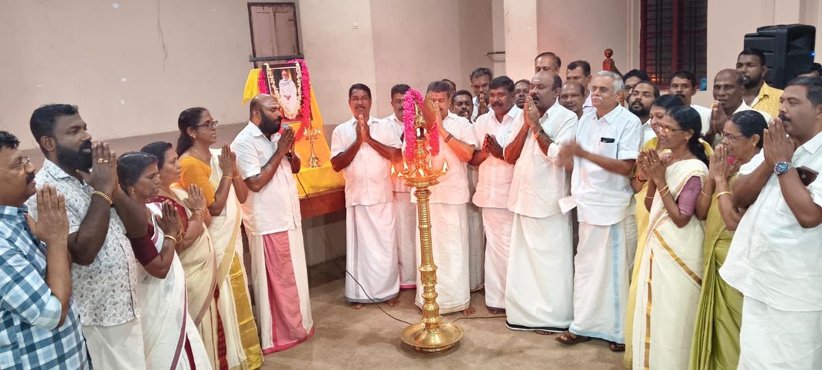 വൈക്കം യൂണിയന്റെ നേതൃത്വത്തിൽ ദൈവദശകം ആലാപനം നടത്തി